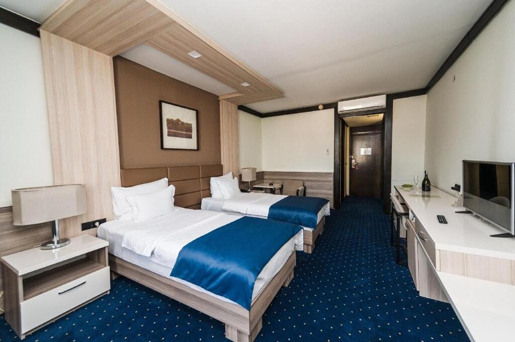 Hotel Holiday Sarajevo Ngoại thất bức ảnh