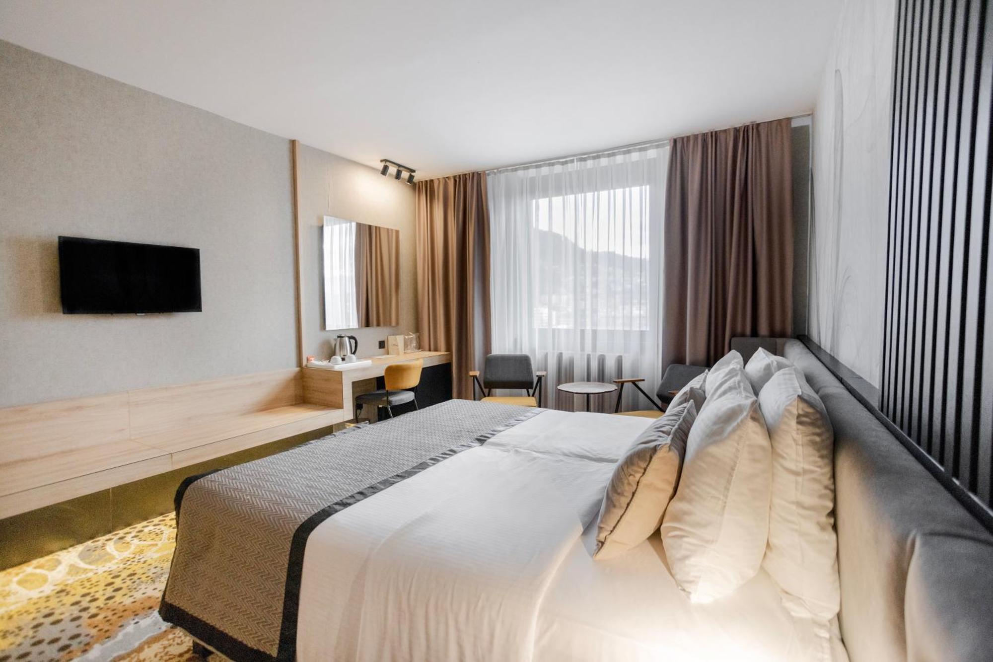 Hotel Holiday Sarajevo Ngoại thất bức ảnh
