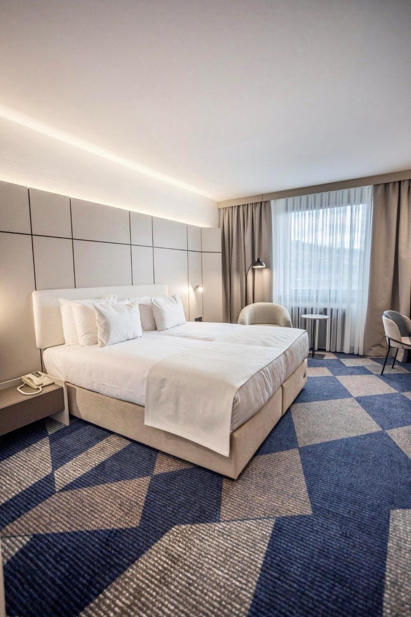 Hotel Holiday Sarajevo Ngoại thất bức ảnh