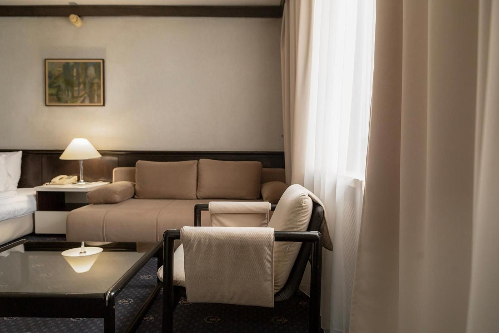 Hotel Holiday Sarajevo Ngoại thất bức ảnh
