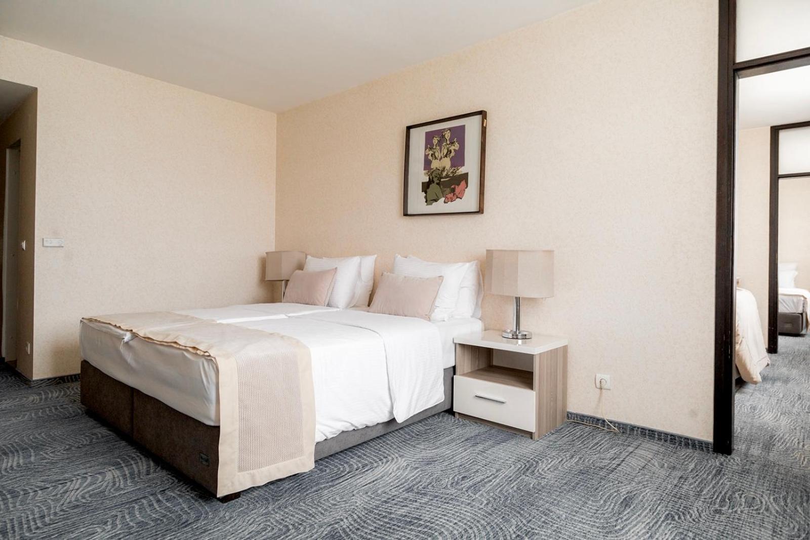 Hotel Holiday Sarajevo Ngoại thất bức ảnh