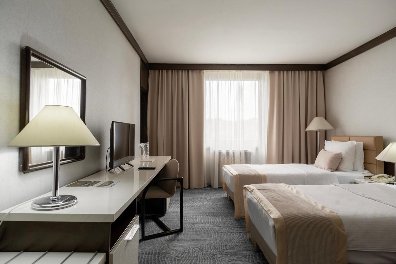 Hotel Holiday Sarajevo Ngoại thất bức ảnh