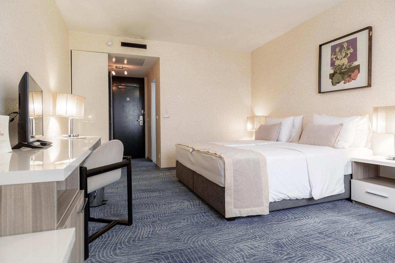Hotel Holiday Sarajevo Ngoại thất bức ảnh