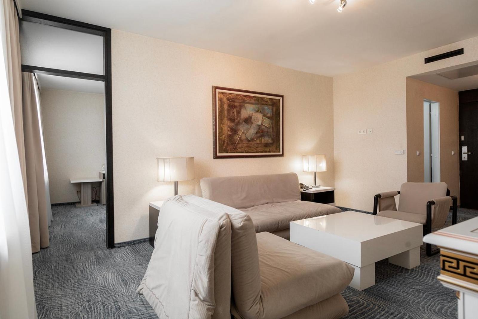 Hotel Holiday Sarajevo Ngoại thất bức ảnh