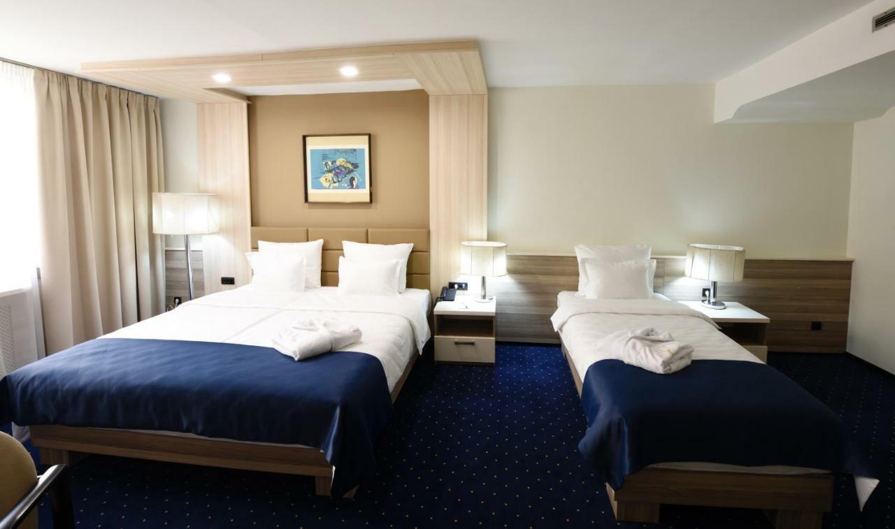 Hotel Holiday Sarajevo Ngoại thất bức ảnh
